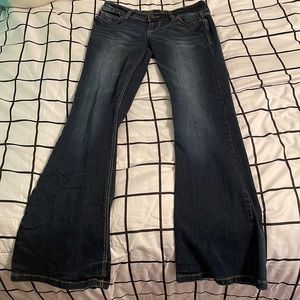 Women’s low-rise bootcut jeans